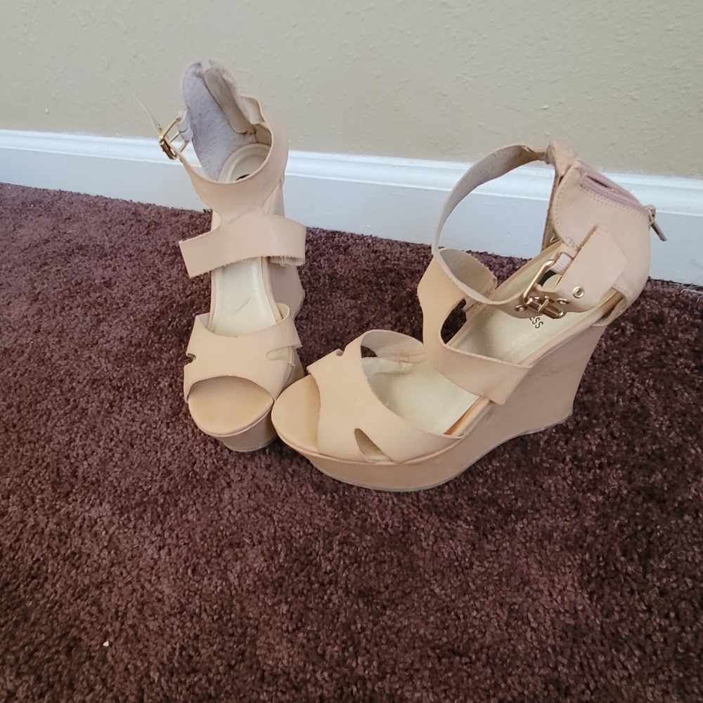 Cream Wedges
